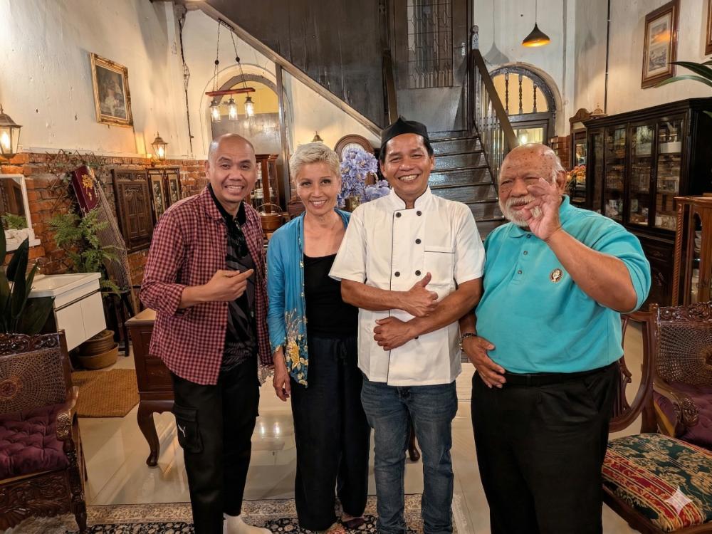 At the Rendang Tok Mak Nik Gallery with (from left) Chef Rizwandy Perin, Jackie M., Rendang Tok Mak Nik owner Sharifuddin Mohamed, and Chef Johari Edrus